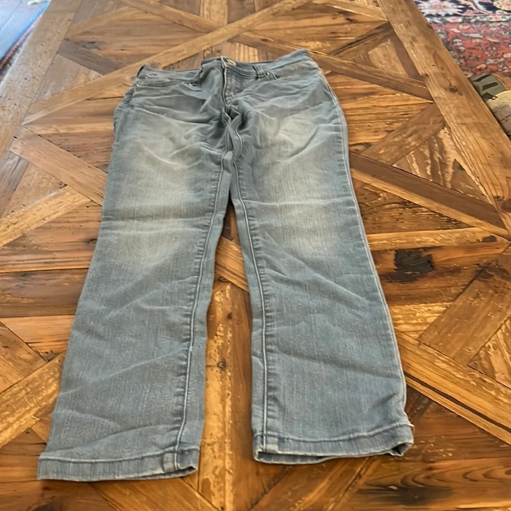 The children place super skinny jeans